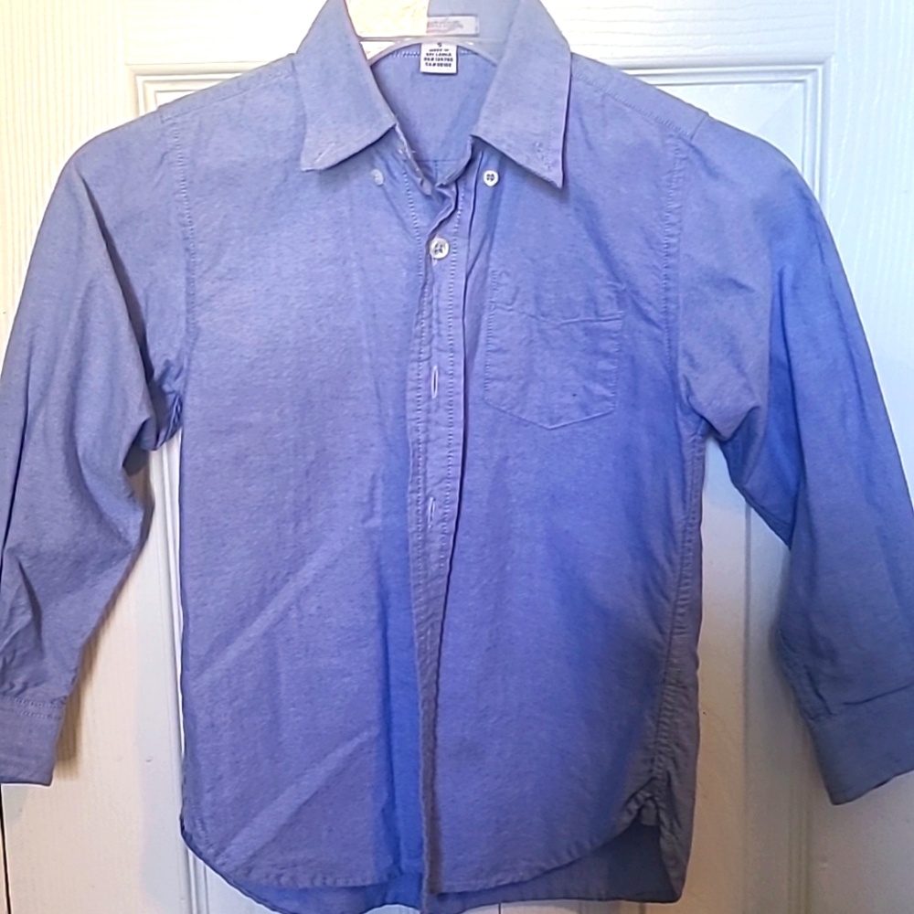 Kitestrings Size 5 Button down long sleeve shirt. Light blue.